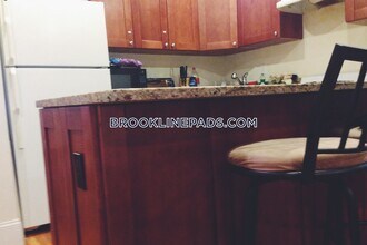 62 Egmont St in Brookline, MA - Foto de edificio - Building Photo