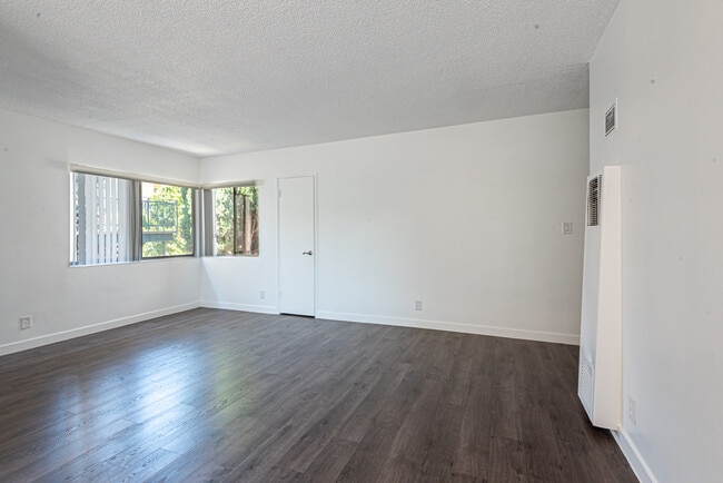4324 Ventura Canyon Ave in Sherman Oaks, CA - Building Photo - Building Photo