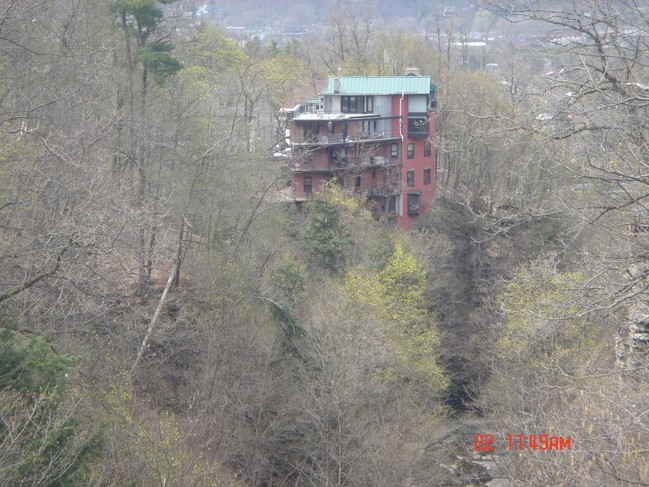 120 Highland Pl in Ithaca, NY - Foto de edificio - Building Photo