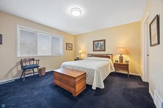 2441 Madison Square Dr in Fargo, ND - Building Photo - Building Photo
