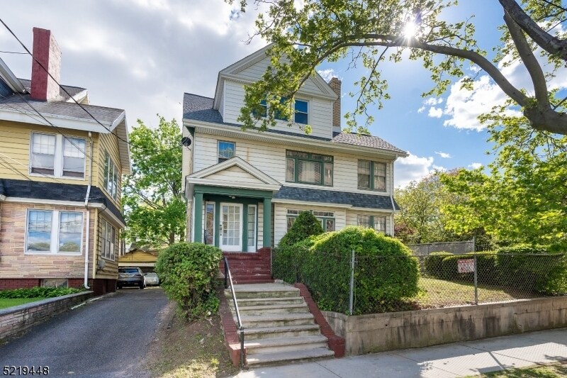 148 Lyons Ave in Newark, NJ - Building Photo