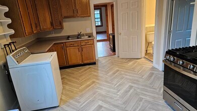 204 N Champlain St in Burlington, VT - Foto de edificio - Building Photo