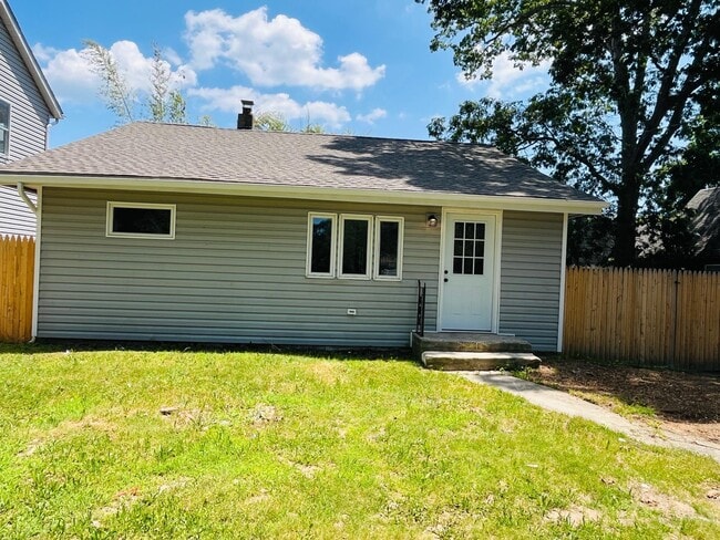 191 Laurelton Dr in Mastic Beach, NY - Building Photo - Building Photo