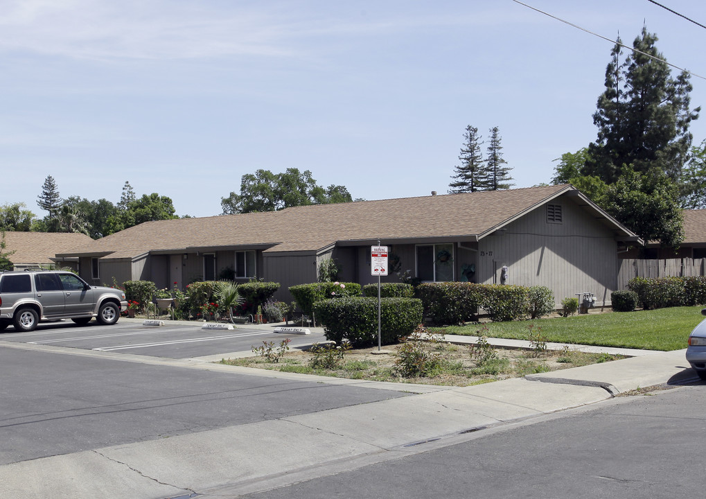 Summertree Apartments in Woodland, CA - Building Photo