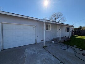 1534 Nadine Ave in Modesto, CA - Building Photo