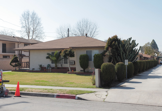 16109 Cornuta Ave in Bellflower, CA - Building Photo - Building Photo