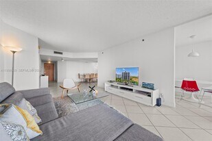 3598 Yacht Club Dr in Aventura, FL - Building Photo