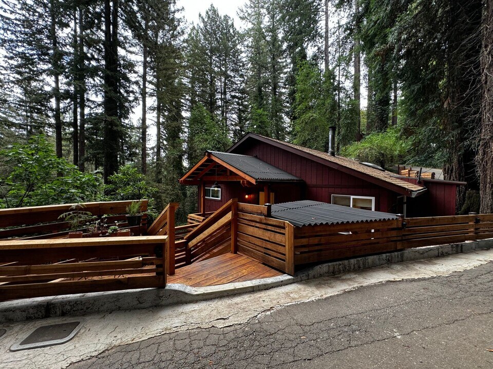 72 California St in Camp Meeker, CA - Building Photo