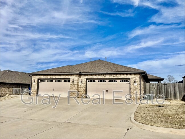 1407 N Monte Vista St in Ada, OK - Foto de edificio - Building Photo