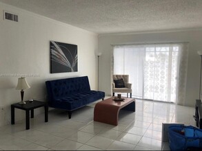 7920 East Dr in North Bay Village, FL - Building Photo - Building Photo