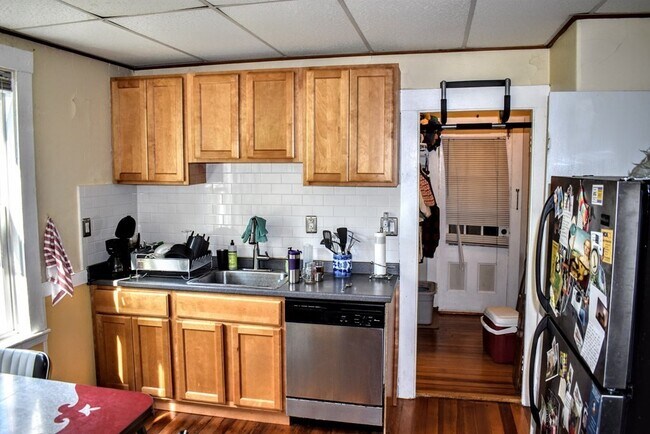 176 Poplar St, Unit 3 in Boston, MA - Foto de edificio - Building Photo