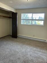 1215 Pioneer St in Philomath, OR - Foto de edificio - Building Photo