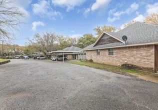 910 E 3rd St in Weatherford, TX - Building Photo - Building Photo