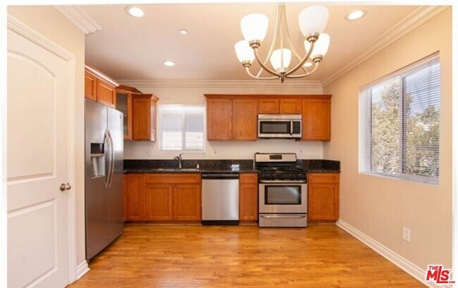 1203 1/2 S Catalina St in Los Angeles, CA - Building Photo - Building Photo