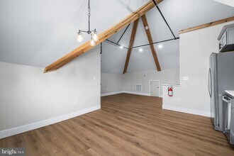 320 W King St, Unit 4 in East Berlin, PA - Building Photo - Building Photo