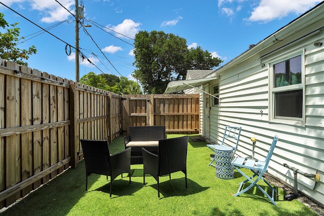 property at 909 N Palmway