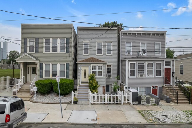 property at 470 Mallory Ave
