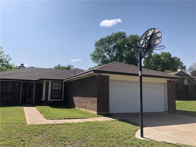 702 Creekside Dr in Euless, TX - Building Photo