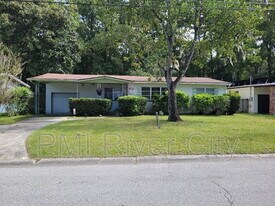 7473 Greenway Dr in Jacksonville, FL - Building Photo