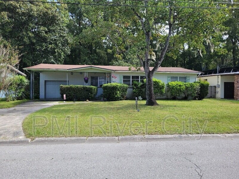 7473 Greenway Dr in Jacksonville, FL - Building Photo