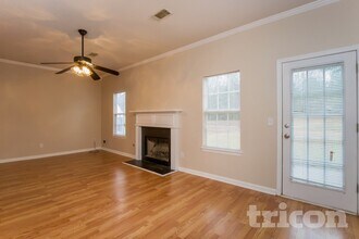 6945 Pompas Ct in Douglasville, GA - Foto de edificio - Building Photo