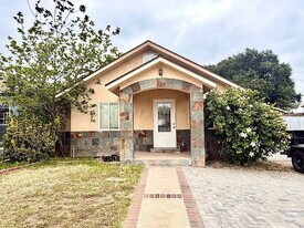 830 N Hagar St in San Fernando, CA - Building Photo