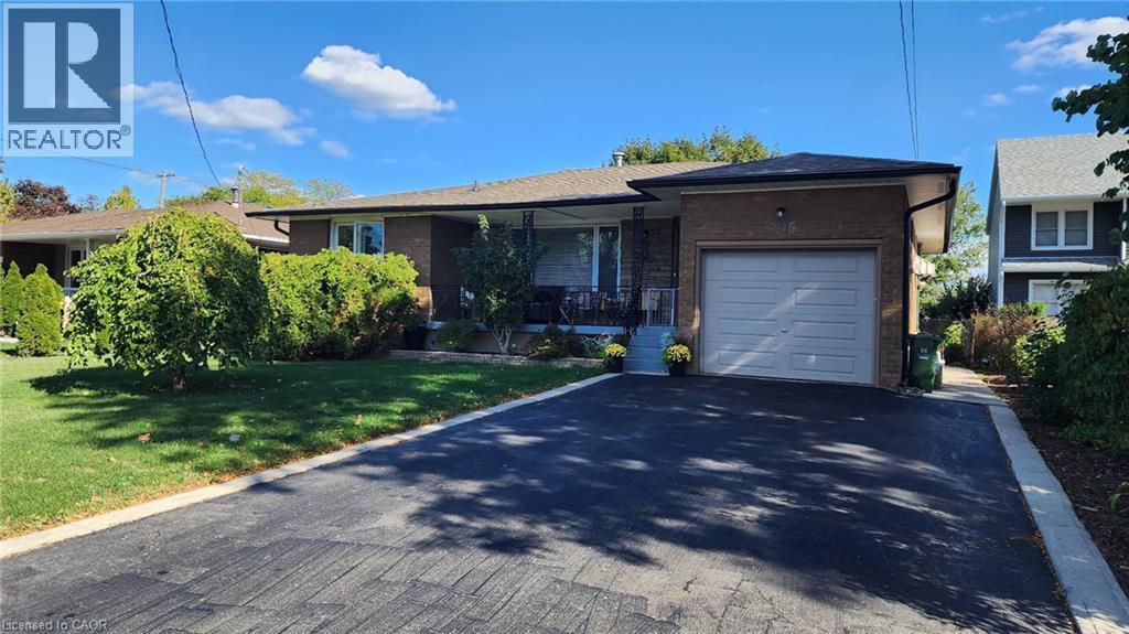 905 Upper Ottawa St in Hamilton, ON - Building Photo