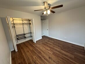 5754 W Montrose Ave, Unit A2 in Chicago, IL - Building Photo - Building Photo