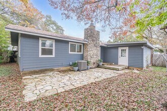 8 Spalding Cir in Wimberley, TX - Building Photo - Building Photo