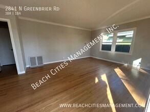2841 N Greenbrier Rd in Long Beach, CA - Building Photo - Building Photo