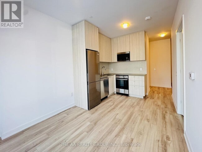 7437 Kingston Rd in Toronto, ON - Building Photo - Building Photo