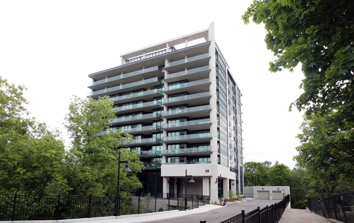 Georgetown Terraces in Halton Hills, ON - Building Photo