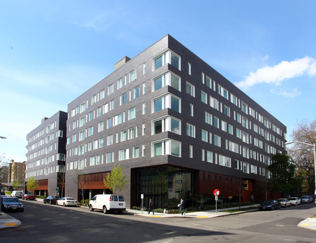 UW - Cedar Apartments in Seattle, WA - Building Photo - Building Photo