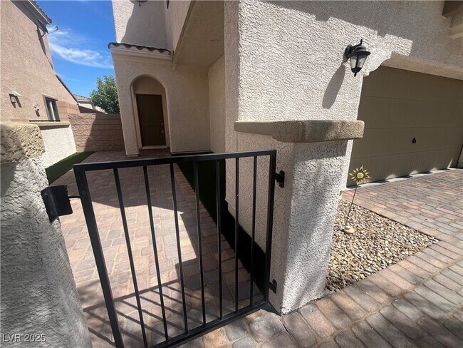 8016 Skye Falls St in Las Vegas, NV - Building Photo - Building Photo