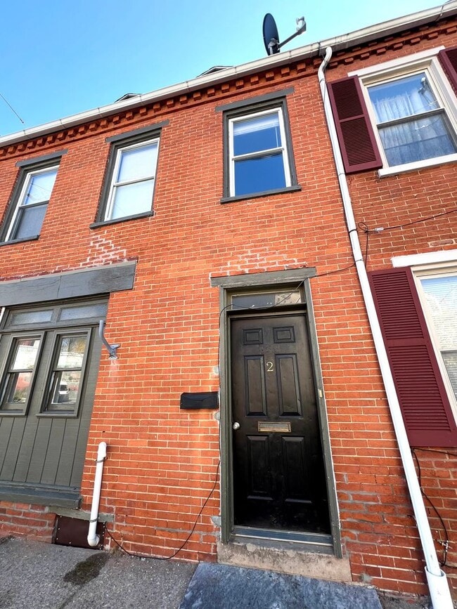 property at 253 N Mulberry St