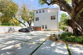 2913 SW 30th Ct in Miami, FL - Building Photo - Building Photo