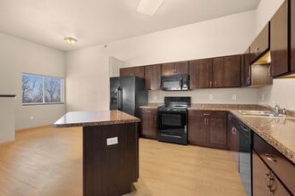 Stonebridge Villas in Minot, ND - Foto de edificio - Interior Photo
