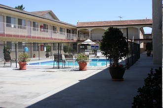 Casa Alegre Apartments in Hawthorne, CA - Building Photo - Building Photo