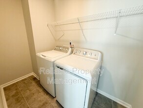 380 Glacier Lk Dr in Raleigh, NC - Building Photo - Building Photo