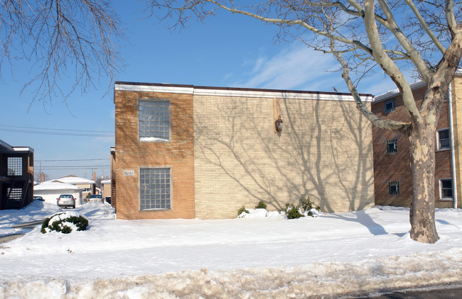 64 Place Apartments in Chicago, IL - Building Photo - Building Photo