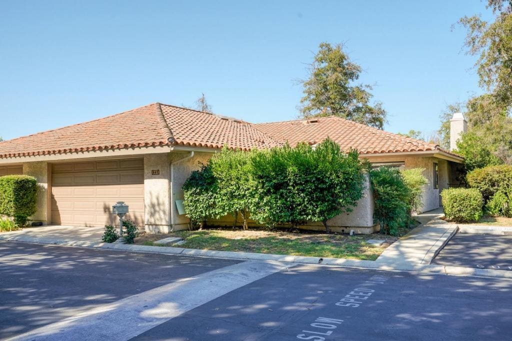 667 Arroyo Oaks Dr in Westlake Village, CA - Building Photo