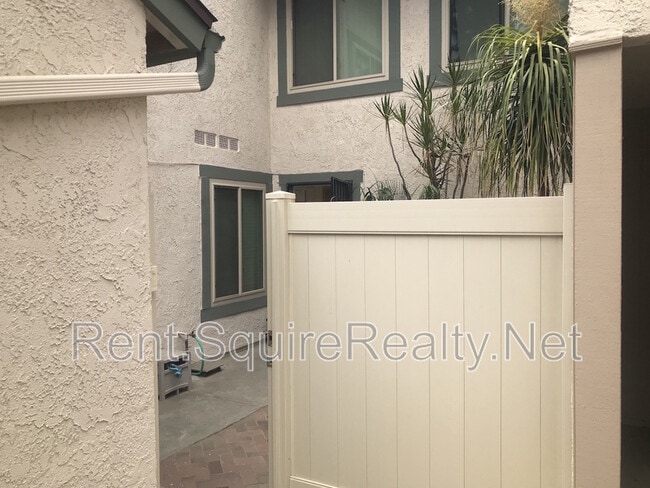 779 N Sequoia Ln in Azusa, CA - Building Photo - Building Photo