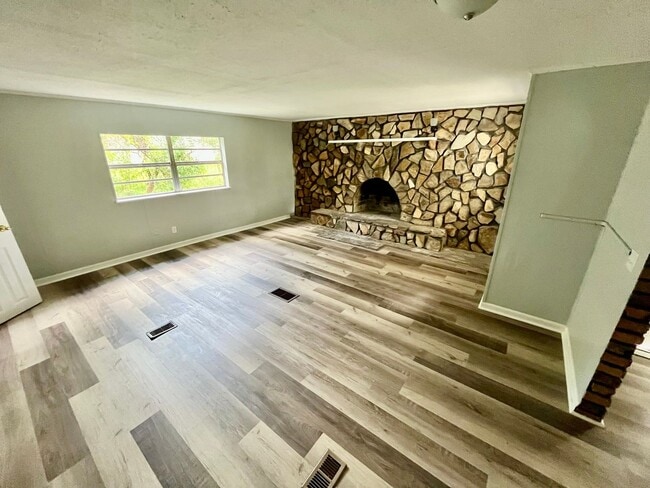 3301 Diana Dr in Zephyrhills, FL - Building Photo - Building Photo