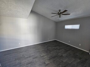 317 Princeton Dr SE in Albuquerque, NM - Foto de edificio - Building Photo