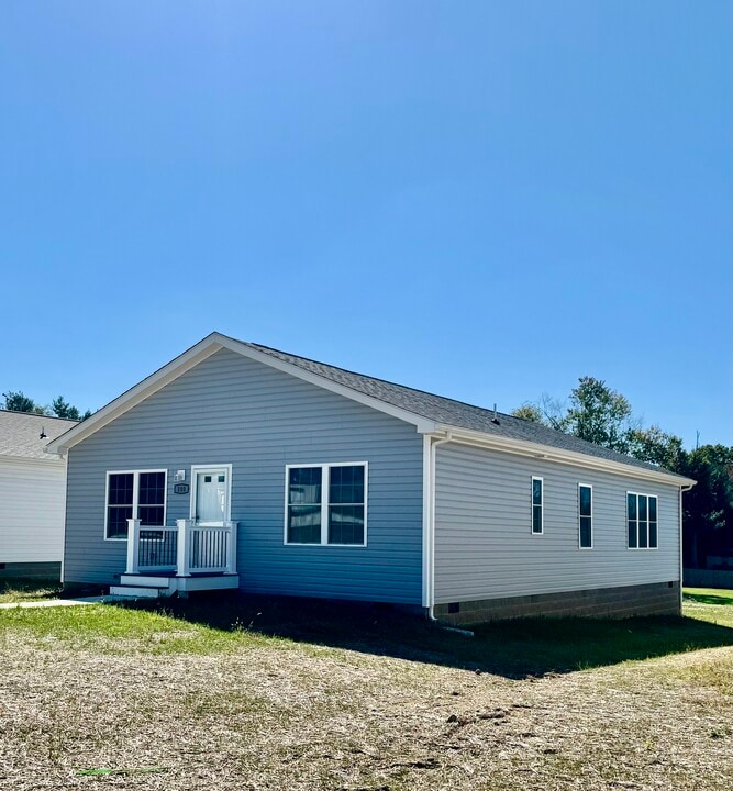 100 Duncan Ln in Radford, VA - Building Photo
