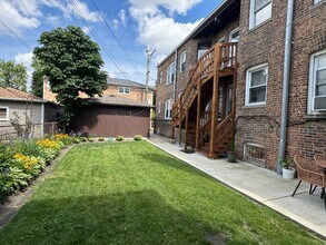 3562 W Henderson St, Unit 2 in Chicago, IL - Building Photo - Building Photo