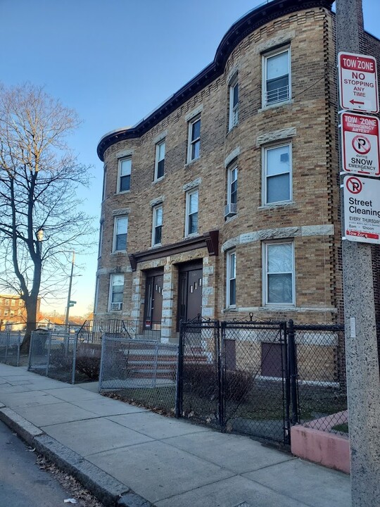 182 Walnut Ave, Unit 1 in Boston, MA - Foto de edificio