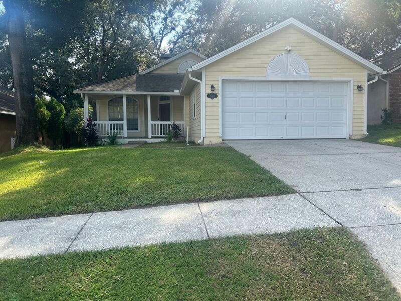 1008 Royal Oaks Dr in Apopka, FL - Building Photo