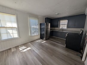 8 S Taylor St in Pryor, OK - Building Photo - Building Photo