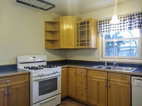 665 E Jewett Blvd in White Salmon, WA - Building Photo - Building Photo